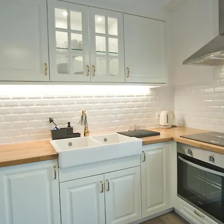 Charming 3br In The Heart Of Town By Feel Apartment