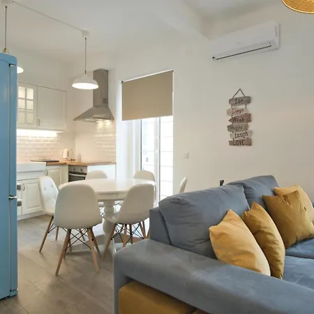 Daire Charming 3br In The Heart Of Town By Feel