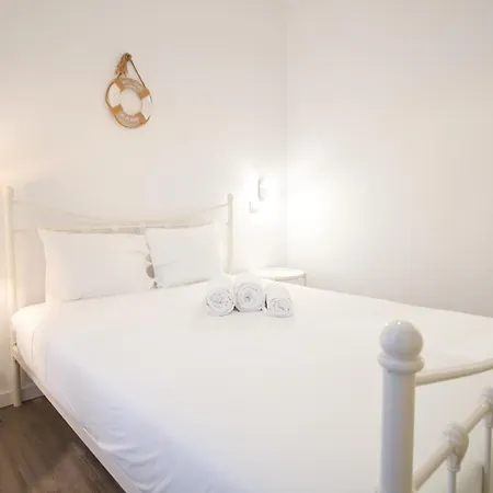 Charming 3br In The Heart Of Town By Feel Nazare