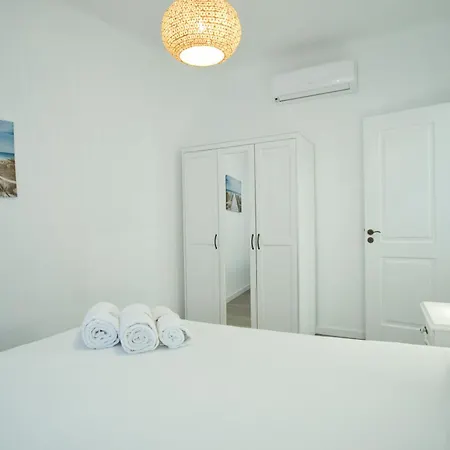 Daire Charming 3br In The Heart Of Town By Feel