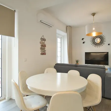 Charming 3br In The Heart Of Town By Feel نازاريه