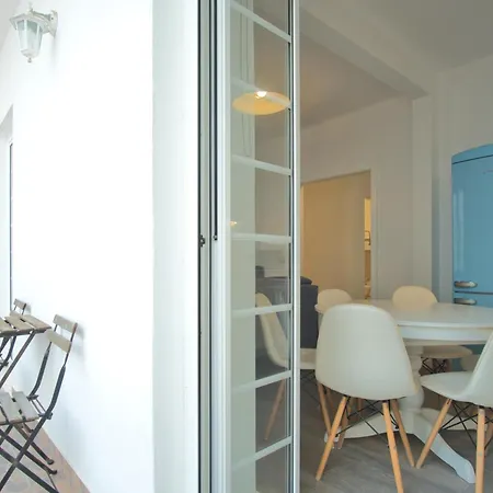Charming 3br In The Heart Of Town By Feel ナザレ