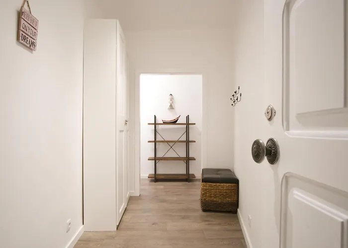 Charming 3br In The Heart Of Town By Feel Lejlighed